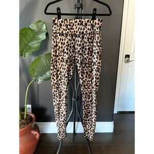 🔥 Victoria’s Secret Leopard Print Athletic Leggings – Size M – Sculpting Fit